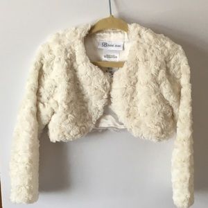 Faux fur rosette design cream long sleeve coat.